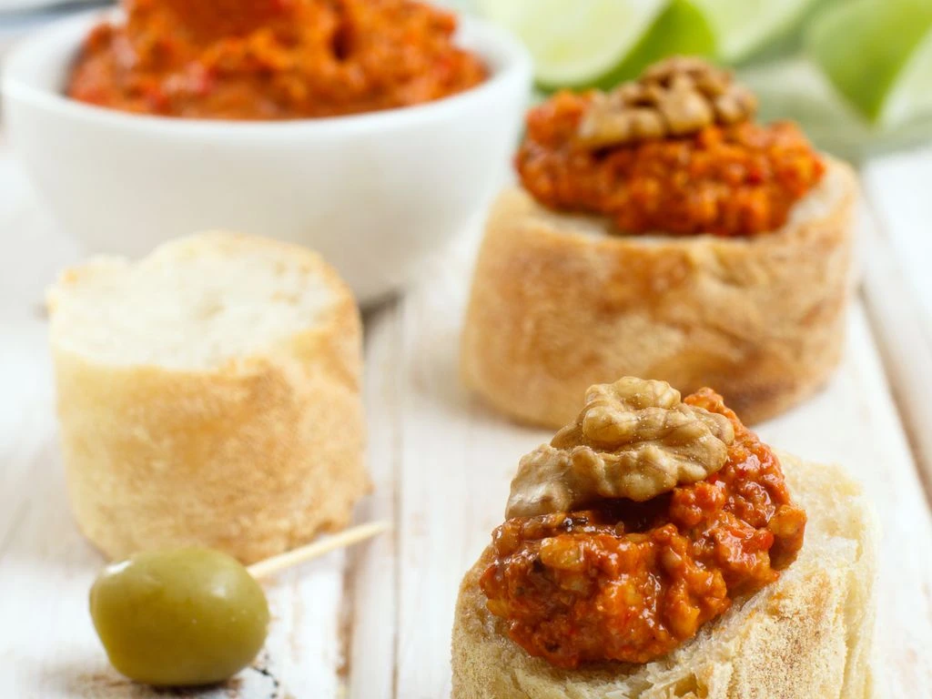 TOMATINE AUX PIGNONS DE PIN ET NOIX